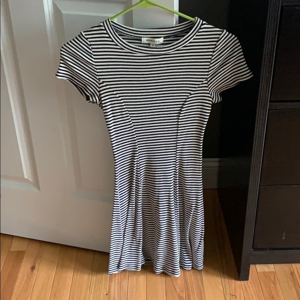 Short sleeve dress